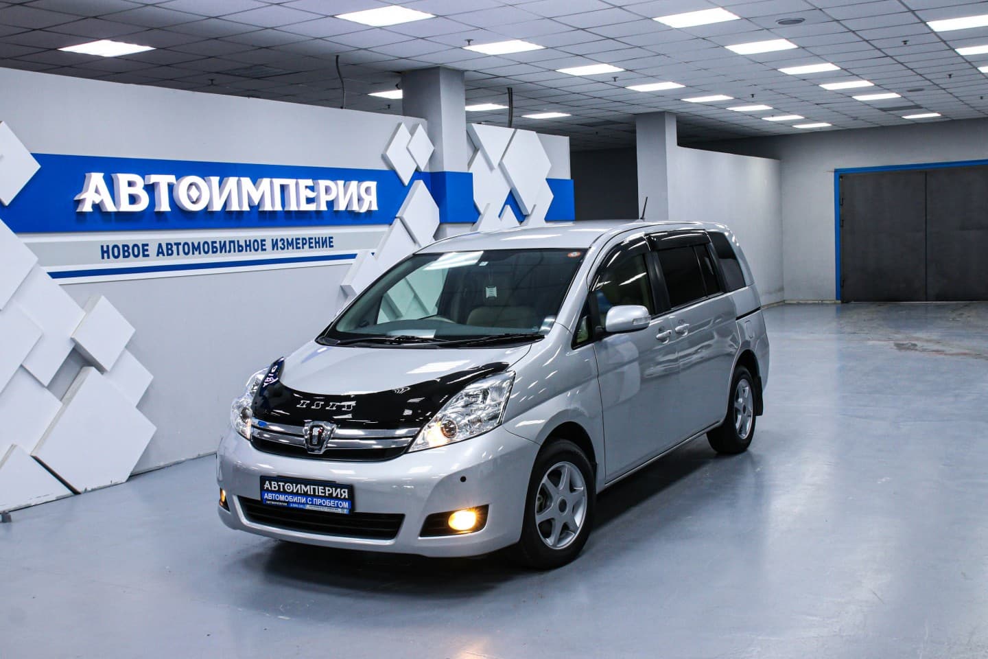 Toyota Isis 0