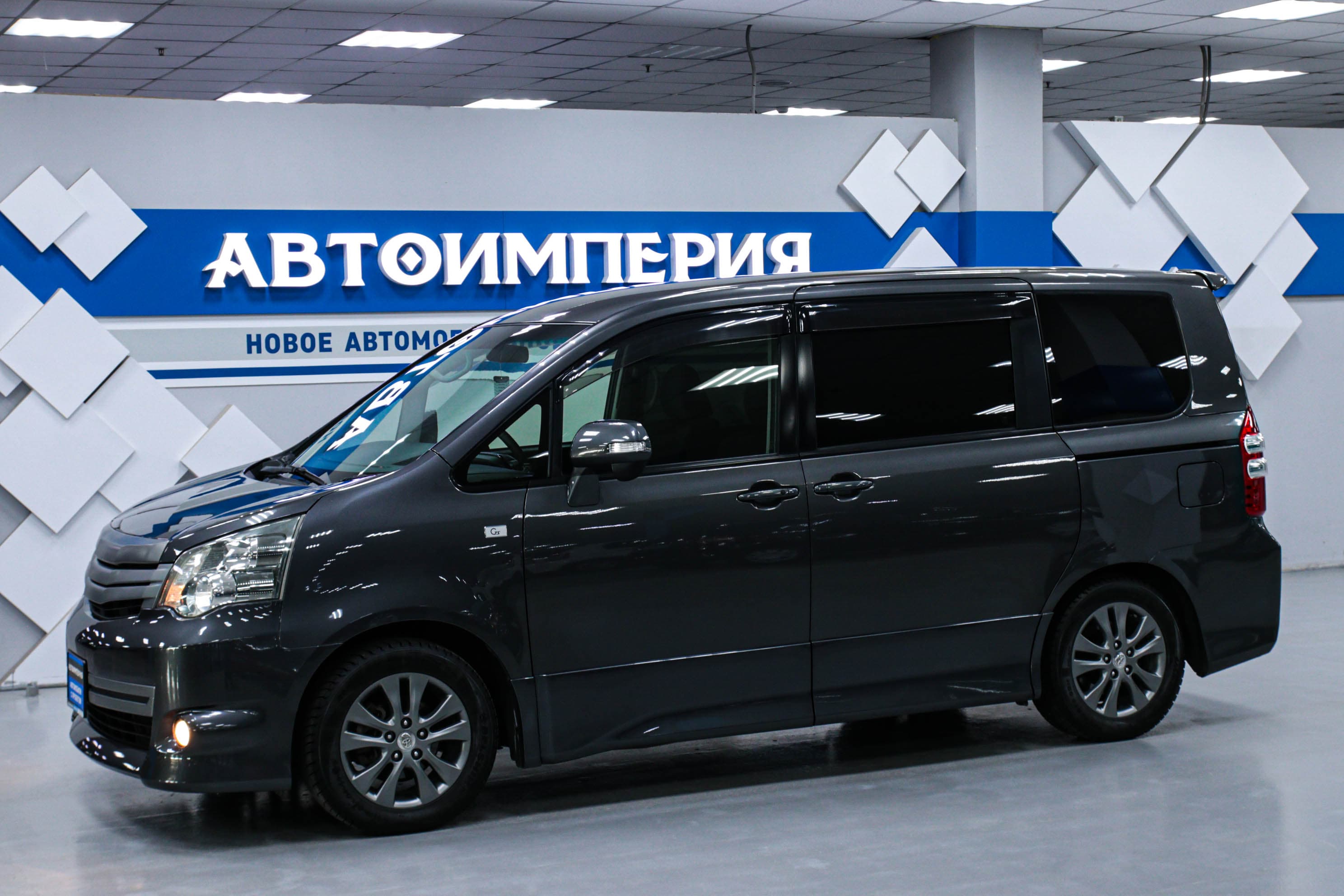 Toyota Noah 0