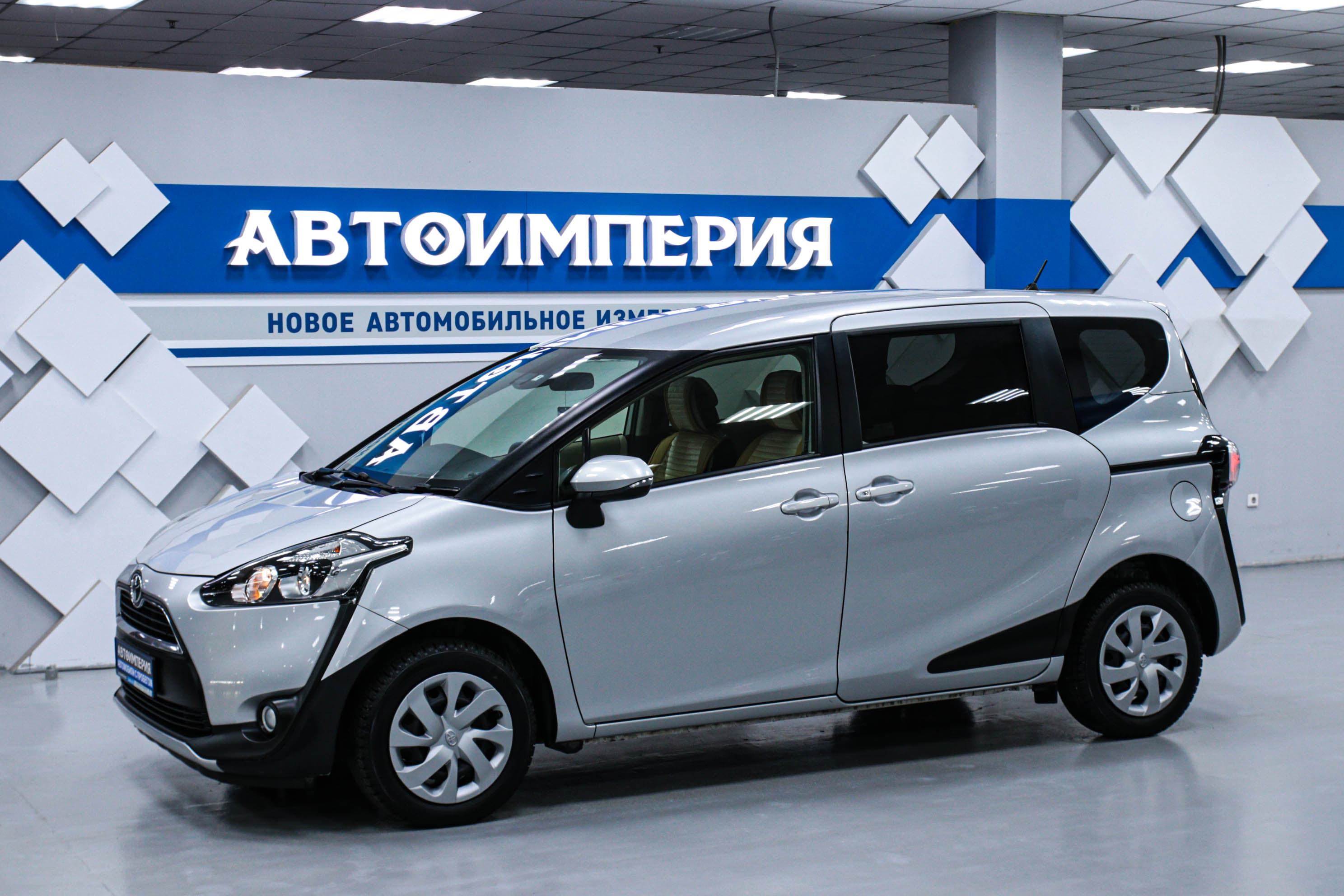 Toyota Sienta 0